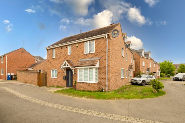 Semi-detached house for sale in Hart Close, Banbury