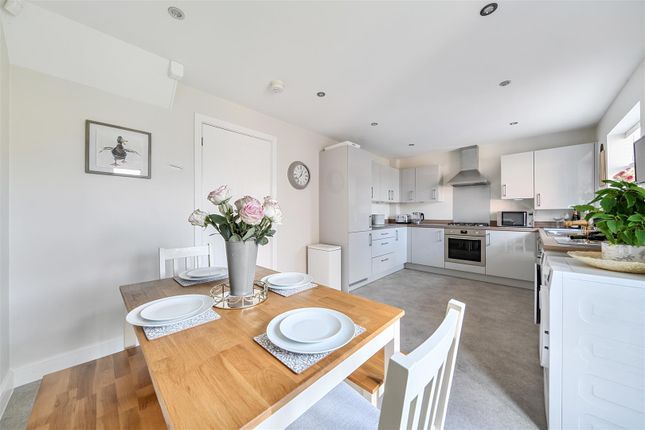 15, Clover Road, Loughborough photo 3