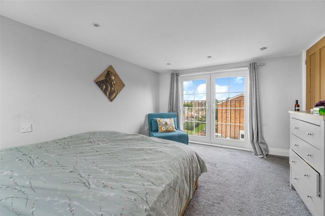112, Rushton Avenue, Hertfordshire photo 4