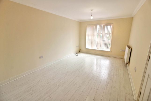 7, Poole Close, Aylesbury photo 4