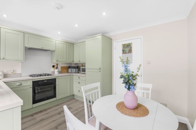 44 Downlands, Stevenage, Hertfordshire photo 4