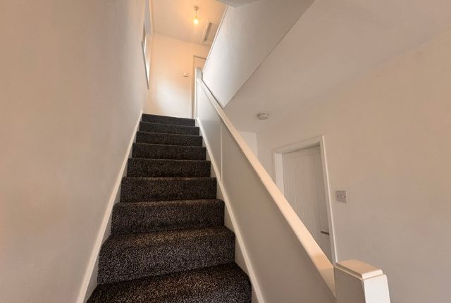 20, Windsor Drive, Bury photo 4