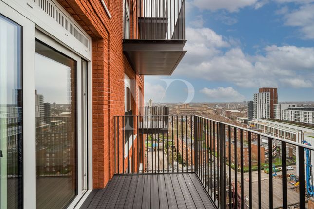 Flat to rent in 7A Exchange Gardens, London
