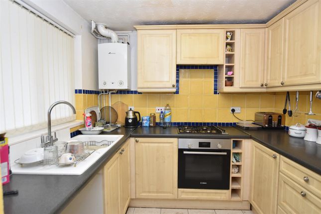 16, Dove Green, Bicester photo 3