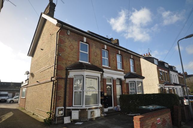 Thumbnail Flat to rent in Kent Road, Gravesend