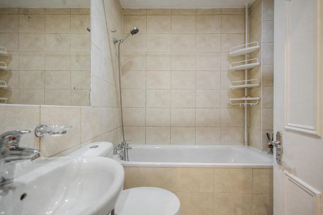38 Flat 1, Fellows Road, London photo 5