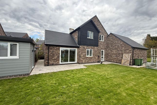 17, Deer Park Close, Alfreton photo 2