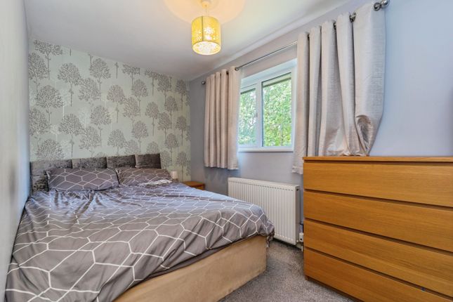 34, Duncombe Close, Stockport photo 4