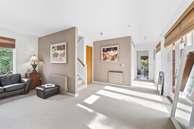 9, Freshwater Drive, Weston photo 4