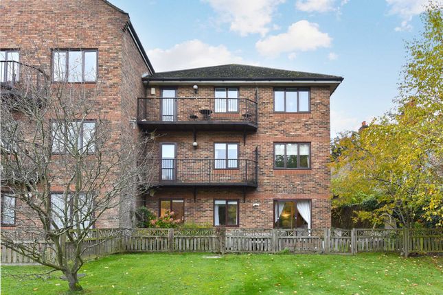 Flat for sale in Park View Road, Ealing