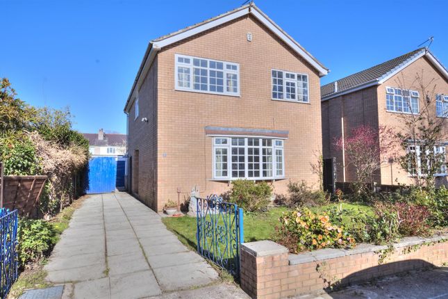 Detached house to rent in Moor Close, Crosby, Liverpool