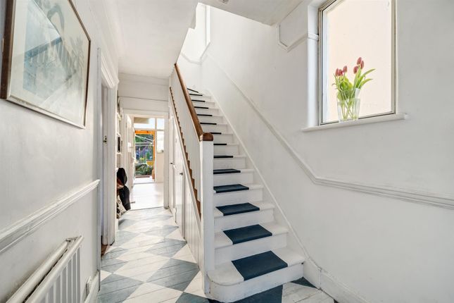 47, Queen Anne Avenue, Bromley photo 3