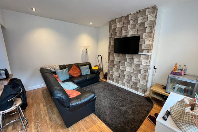 Pennington Grove, Leeds photo 2