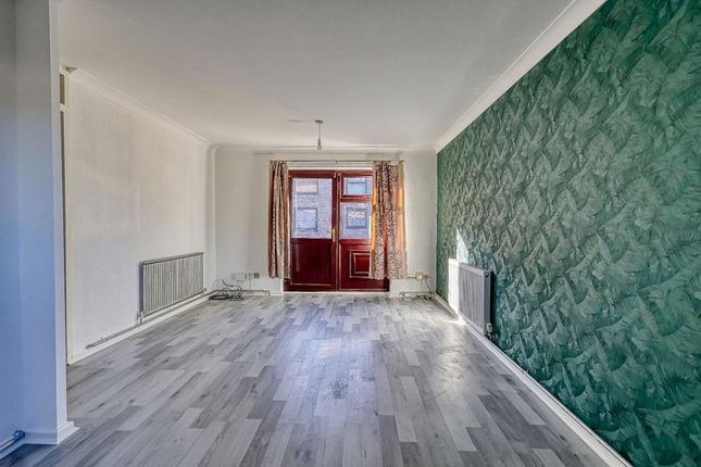 31, Melford Court, Scunthorpe photo 3