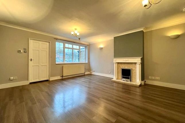 4, Southwark Close, Yateley photo 4