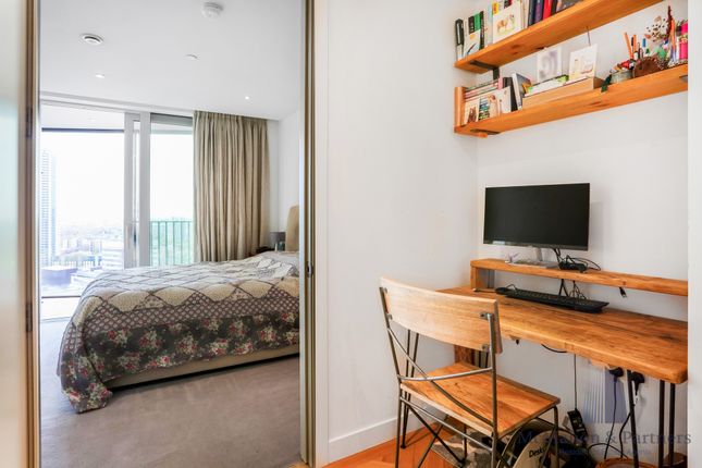 Flat for sale in Elephant And Castle, London