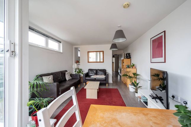 Thumbnail Flat to rent in Point Pleasant, Putney, London