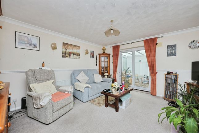 2, Rustens Manor Road, Wymondham photo 3