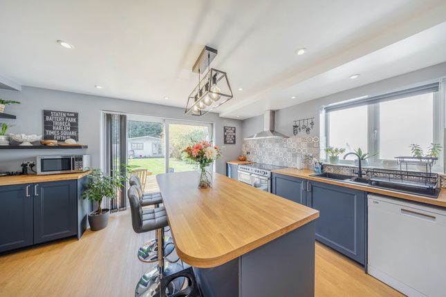 29, Crockhamwell Road, Reading photo 3
