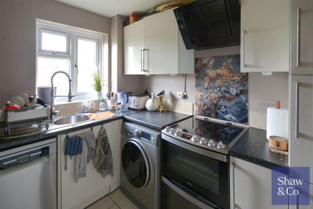 117, Burket Close, Southall photo 4