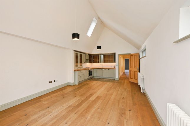 Flat A, 74-76, High Street, Hoddesdon photo 3