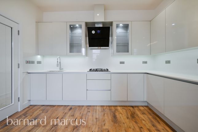 Thumbnail Flat to rent in Isis Court, Grove Park Road, Chiswick