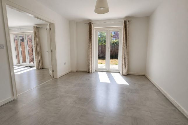 24, Canal Court, Hempsted photo 4