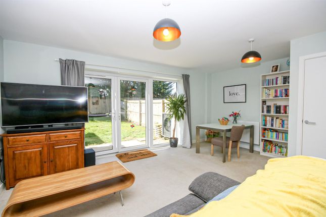 10, Beehive Way, Dereham photo 3