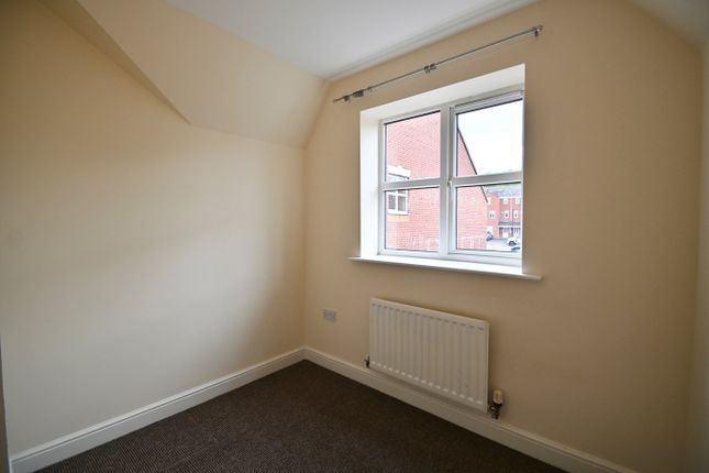 Flat to rent in Swan Court, Askern, Doncaster