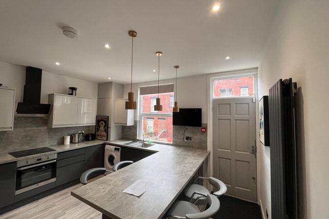 Burchett Place, Leeds photo 2