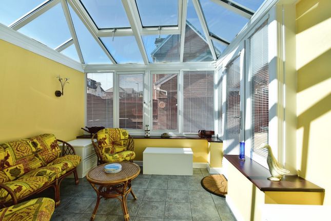 14, Oakfield Close, Stoke-on-Trent photo 4