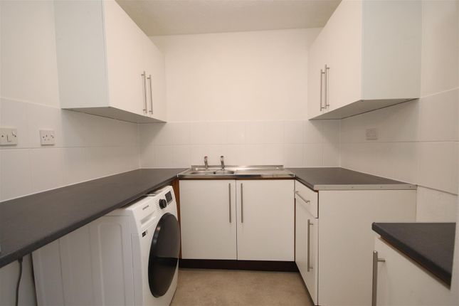 373, Knights Manor Way, Dartford photo 4