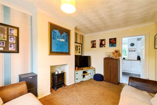 19, Avon Close, Manchester photo 4