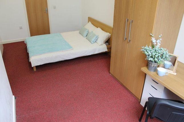 This Inviting Double Bedroom Features A Spacious l...