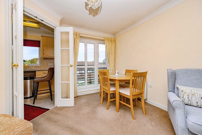 31, Hughes Court, Lucas Gardens, Luton photo 4