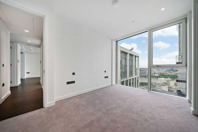Flat to rent in Casson Square, Waterloo, London