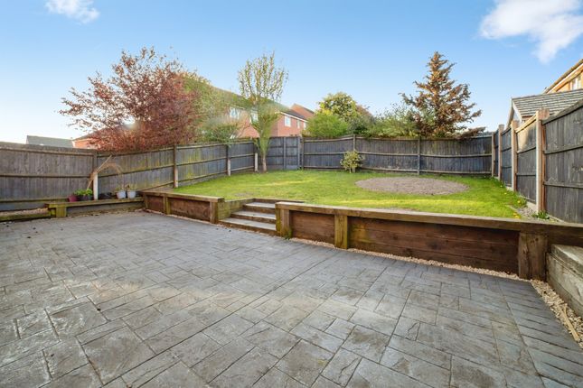 22, Portland Way, MANSFIELD photo 2