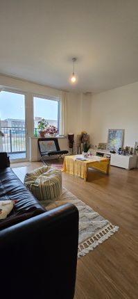 17 Nova House, 1 Buckingham Gardens,, Slough photo 4