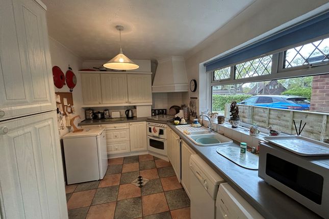 33, Lodge Drive, Southampton photo 4