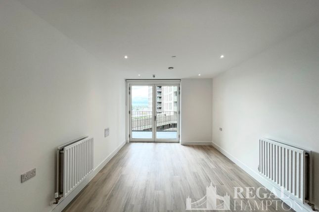 1-bed flat on Flat 52, Monterrey House, 3 Everdene Path, London, £2,550/mo