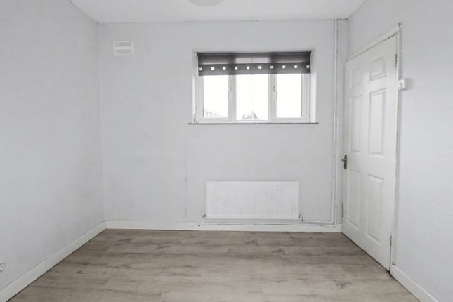 21, Trenchard Close, Hersham Village photo 3