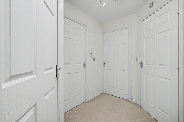 30, Greenwood Gardens, Nottingham photo 3