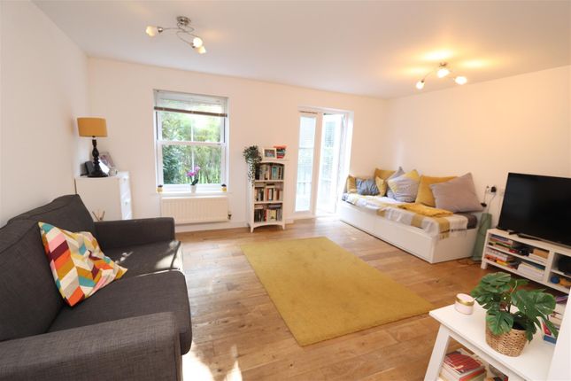 Flat for sale in Sawyers Grove, Brentwood, Essex
