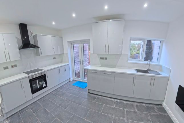 18, Farndale Avenue, Coventry photo 5