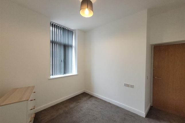 Flat 6 The Corner House, 129 Godwin Street, Bradford photo 5