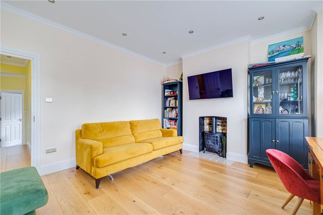 Flat for sale in Woodlawn Road, Fulham, London