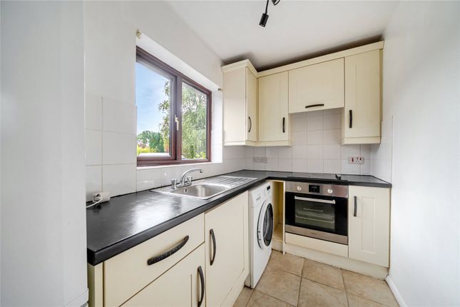37, Timbermill Court, Surrey photo 4