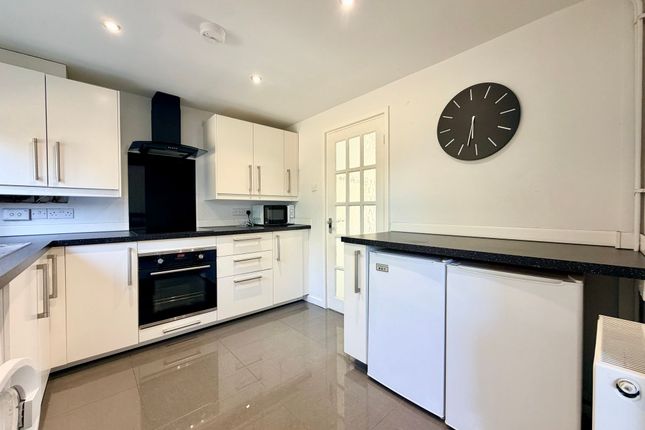 2 Bestwood Close, Nottingham photo 4