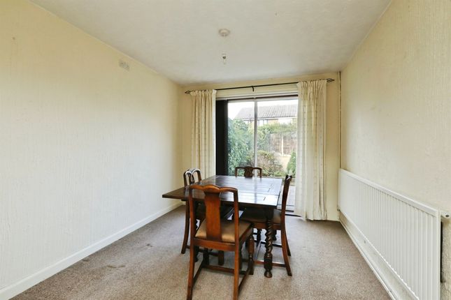 4, Leeds Avenue, Sheffield photo 3