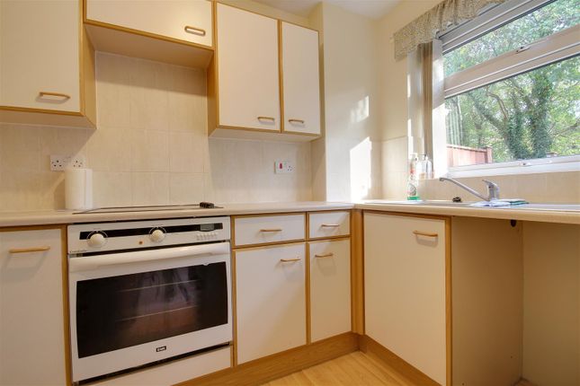 36, Harvester Way, Lymington photo 3